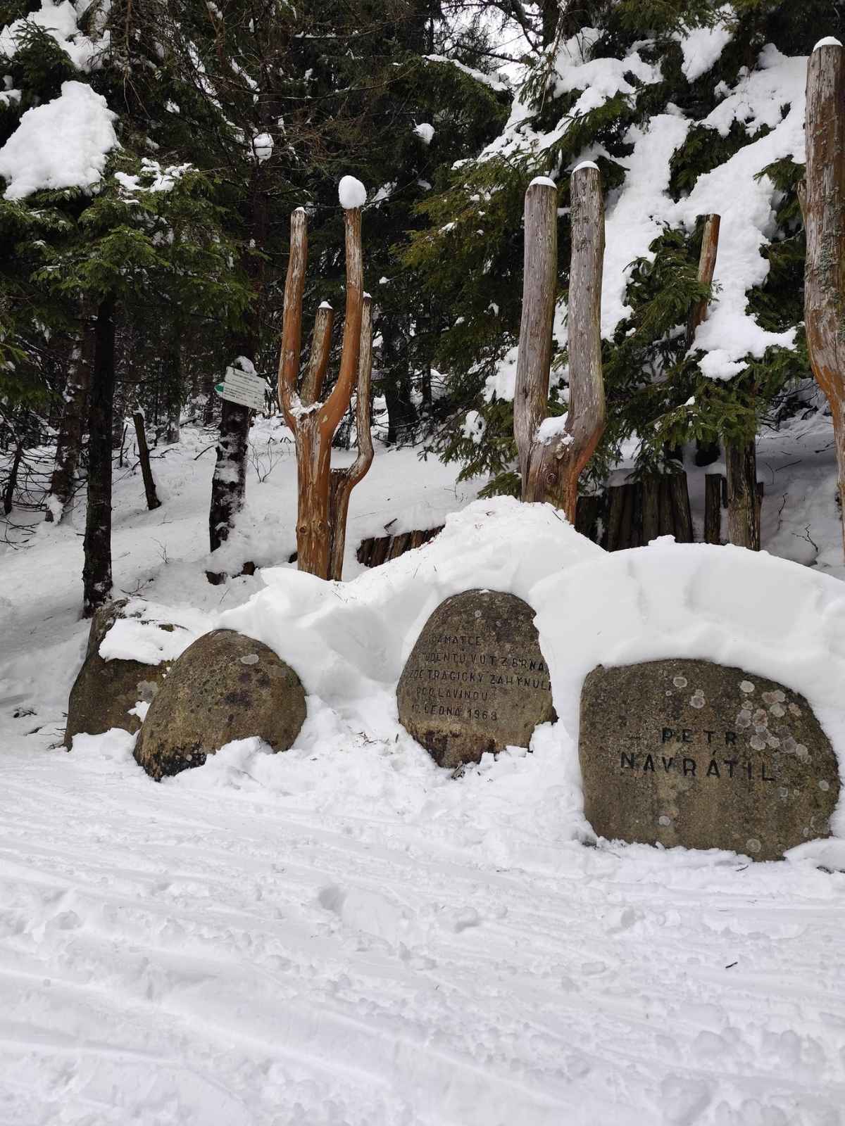 Pamätník obetiam lavíny na Kubínskej